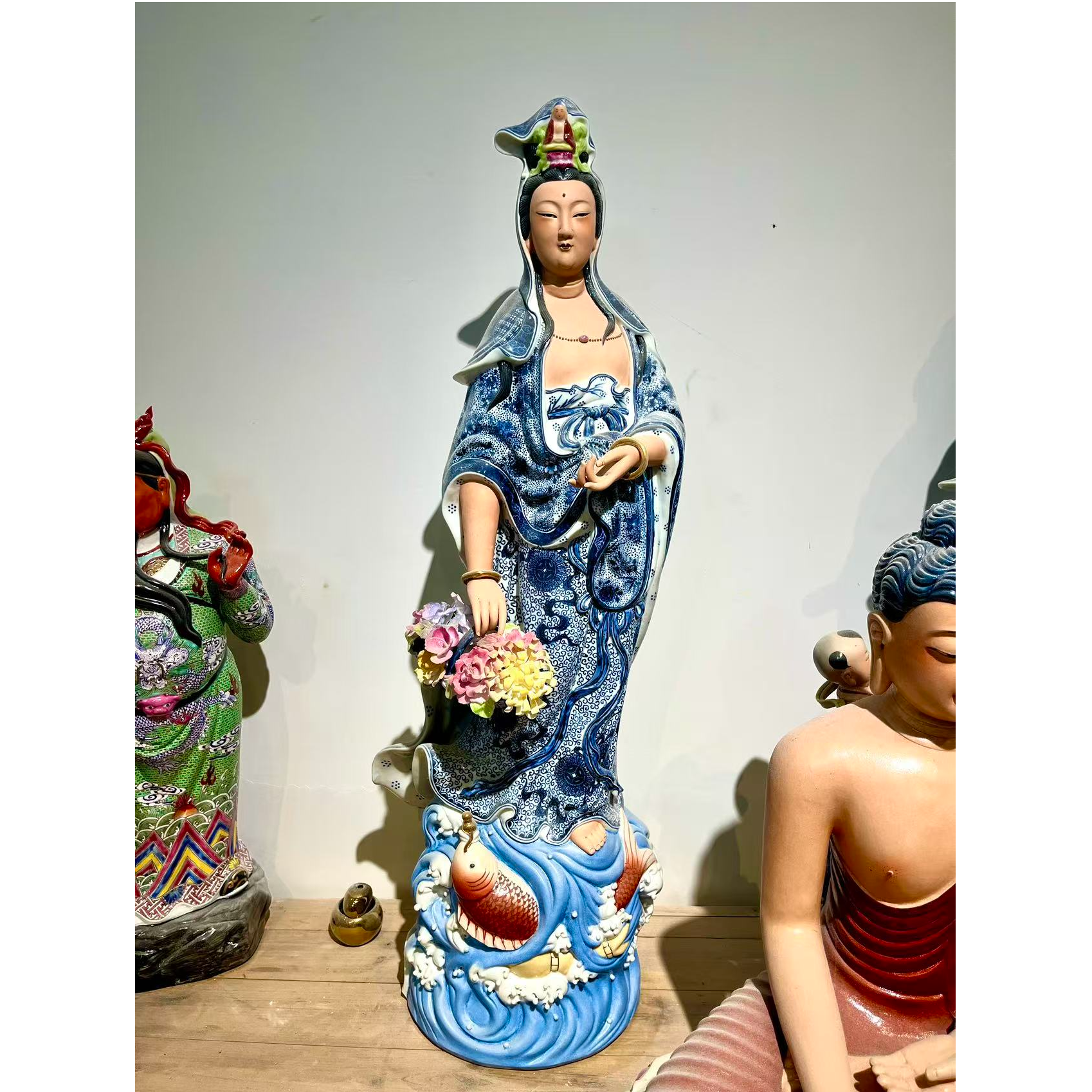 青花款提篮观音景德镇雕塑瓷宝相庄严南海观世音菩萨家用收藏摆件