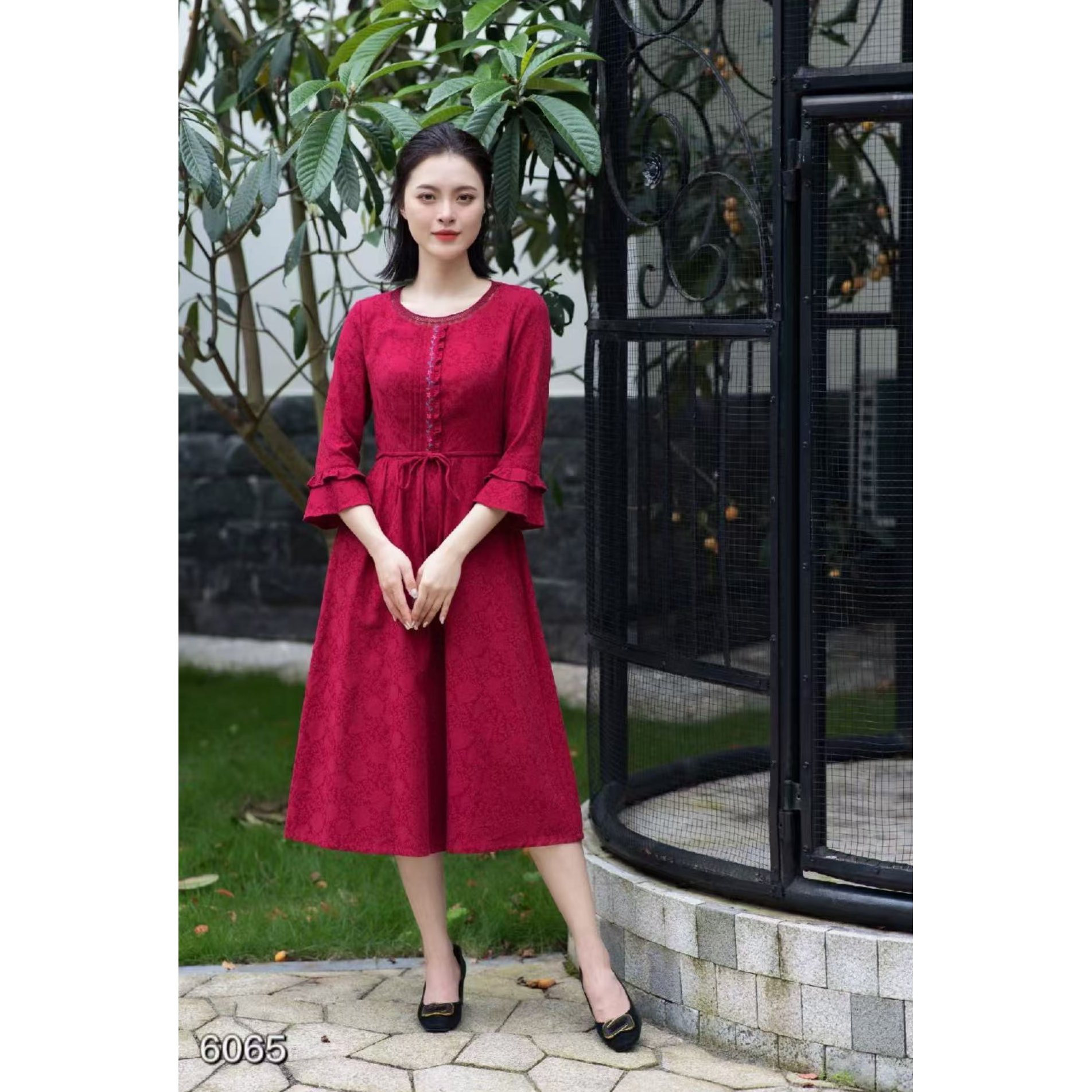 E1-E37甜美刺绣长袖拼接圆领连衣裙气质秋欧美风公主洋气