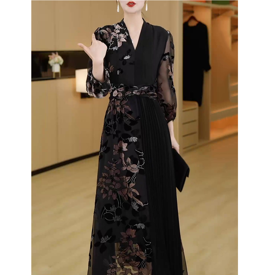 高级感时尚气质收腰连衣裙2025夏季新款高档系带修身显瘦烧花长裙