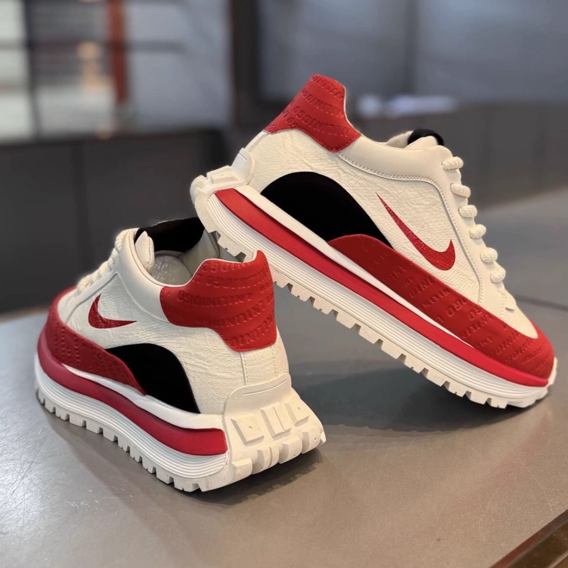 2025男鞋秋冬款爆款高颜值时尚高档百搭帅气运动高端休闲鞋