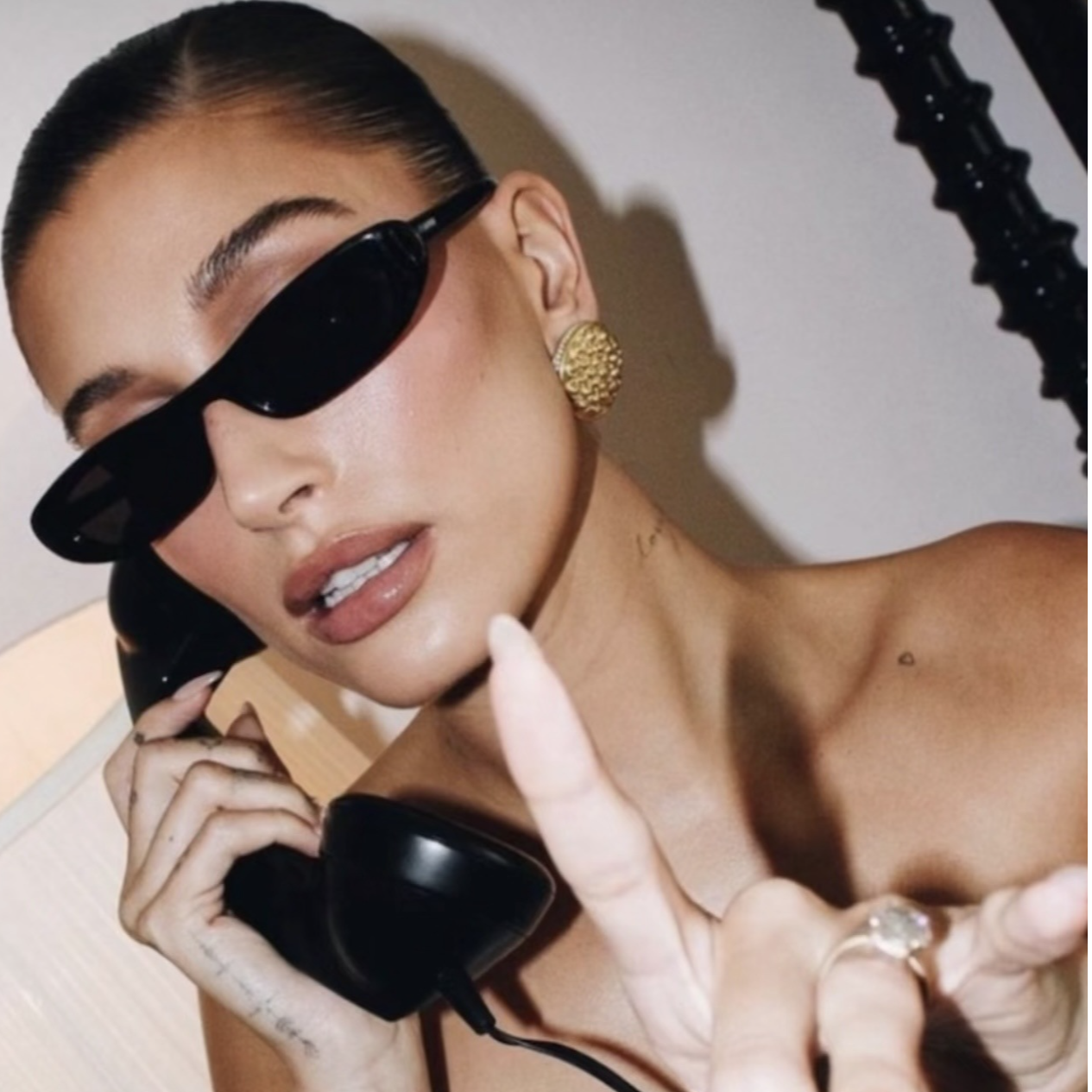 【Hailey海狸同款】板材墨镜欧美复古女椭圆形太阳镜窄框黑色时尚