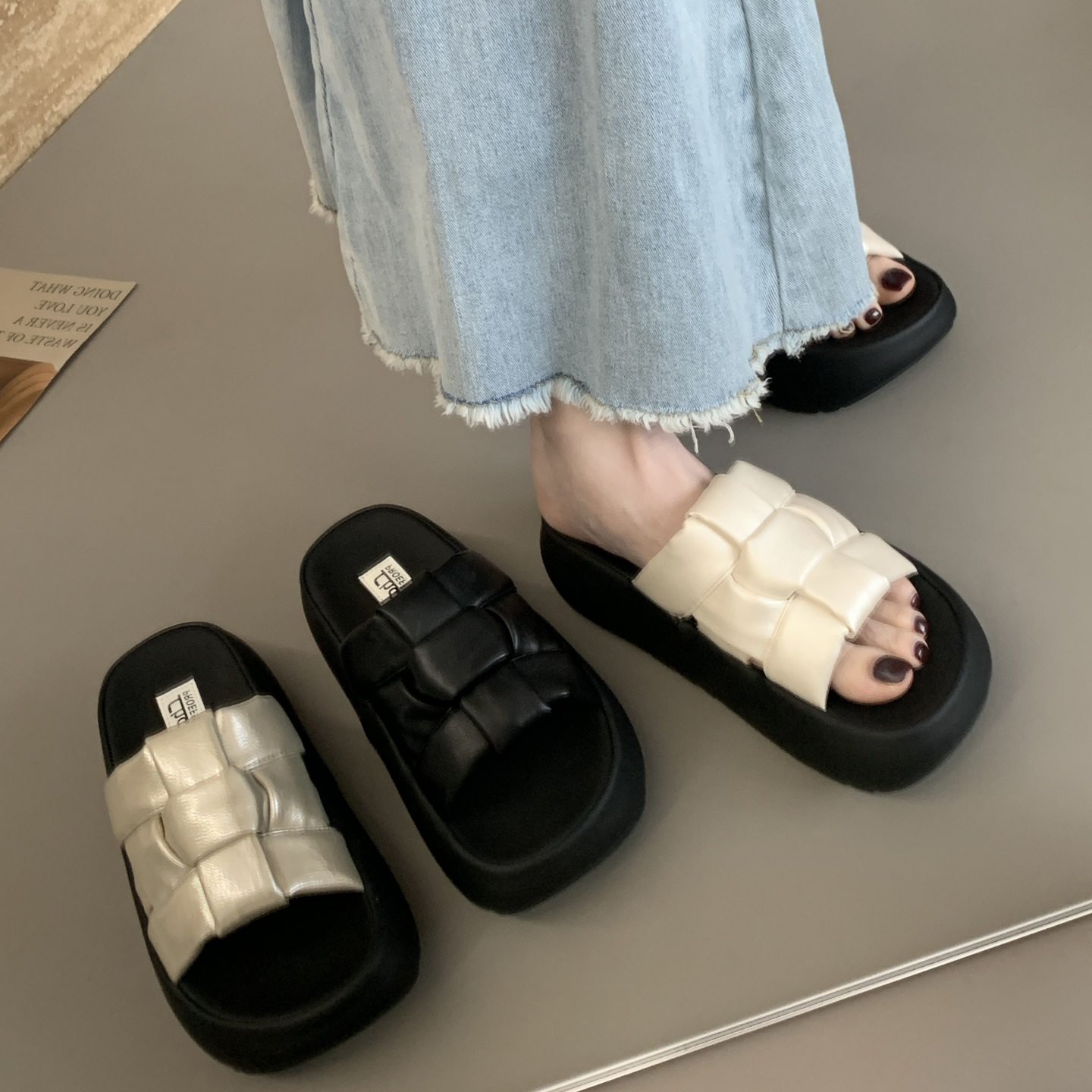 厚底增高面包一字拖鞋女夏外穿2025新款巨好看超火配裙子沙滩凉拖