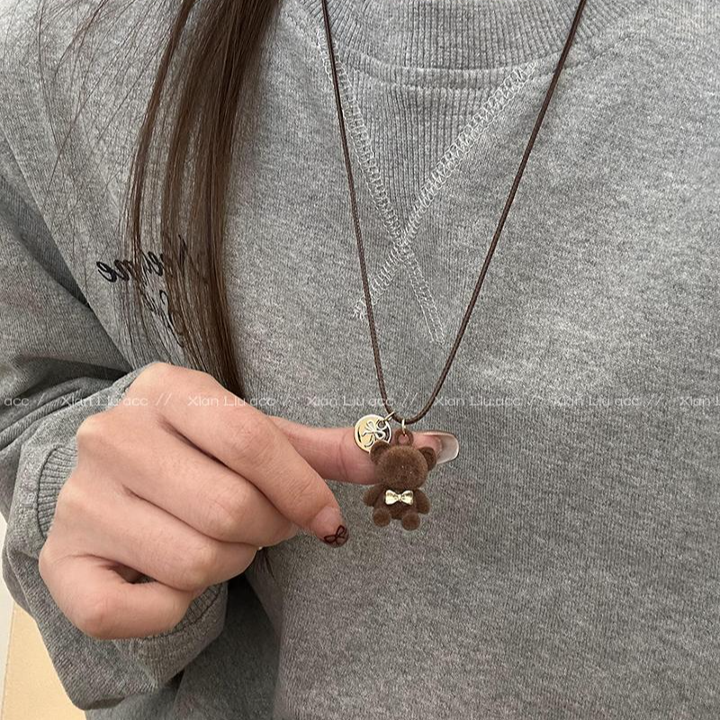 合金布艺项链 毛绒小熊吊坠项链女皮绳毛衣链轻奢高级感锁骨链609