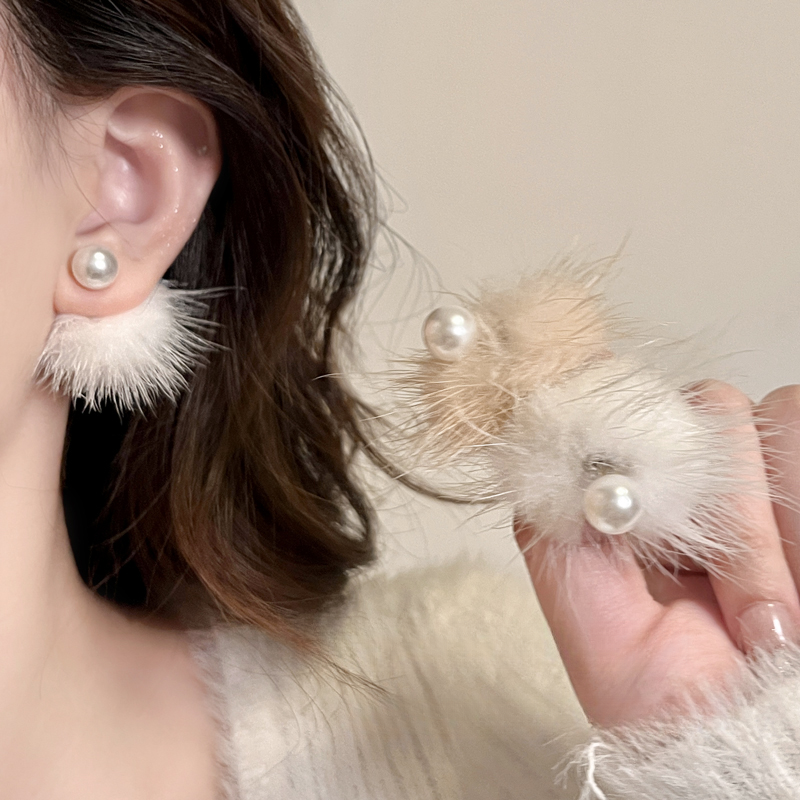 铜合金耳饰 适合冬天的氛围感毛绒耳环女小众设计耳钉毛茸茸耳饰