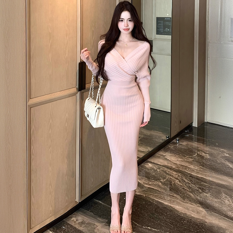 2025新款御姐风气质v领针织连衣裙子女秋冬季粉色包臀裙内搭长裙