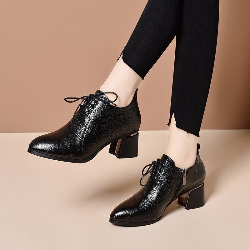 尖头深口粗跟系带皮鞋2025秋季新款软皮软底单鞋百搭中跟妈妈踝靴