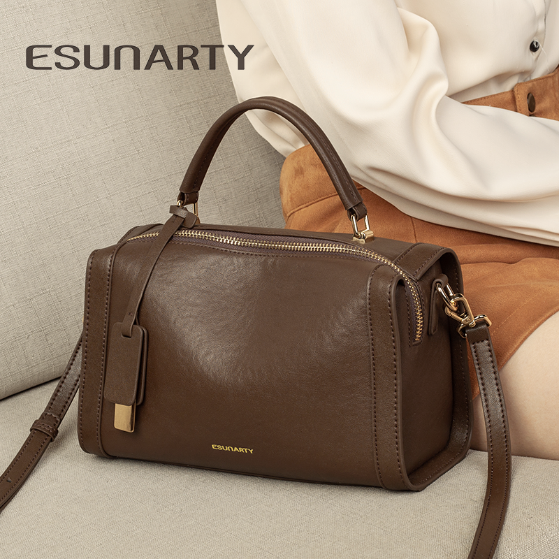 手提斜挎包包女款2025新款真皮大容量气质高级感枕头波士顿女包