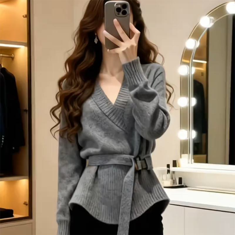 慵懒高级感系带收腰V领毛衣女款2025新款冬季超好看针织保暖上衣