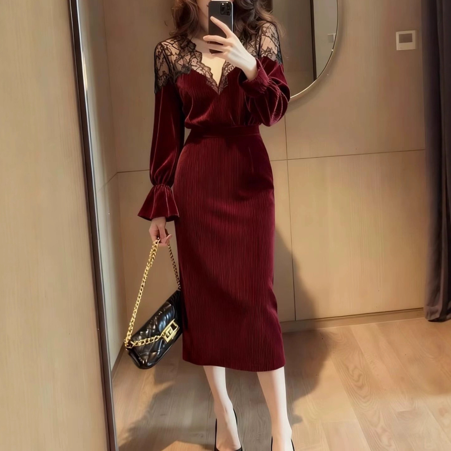 酒红色喇叭袖V领连衣裙春秋新款潮牌女装蕾丝拼接设计感轻奢气质