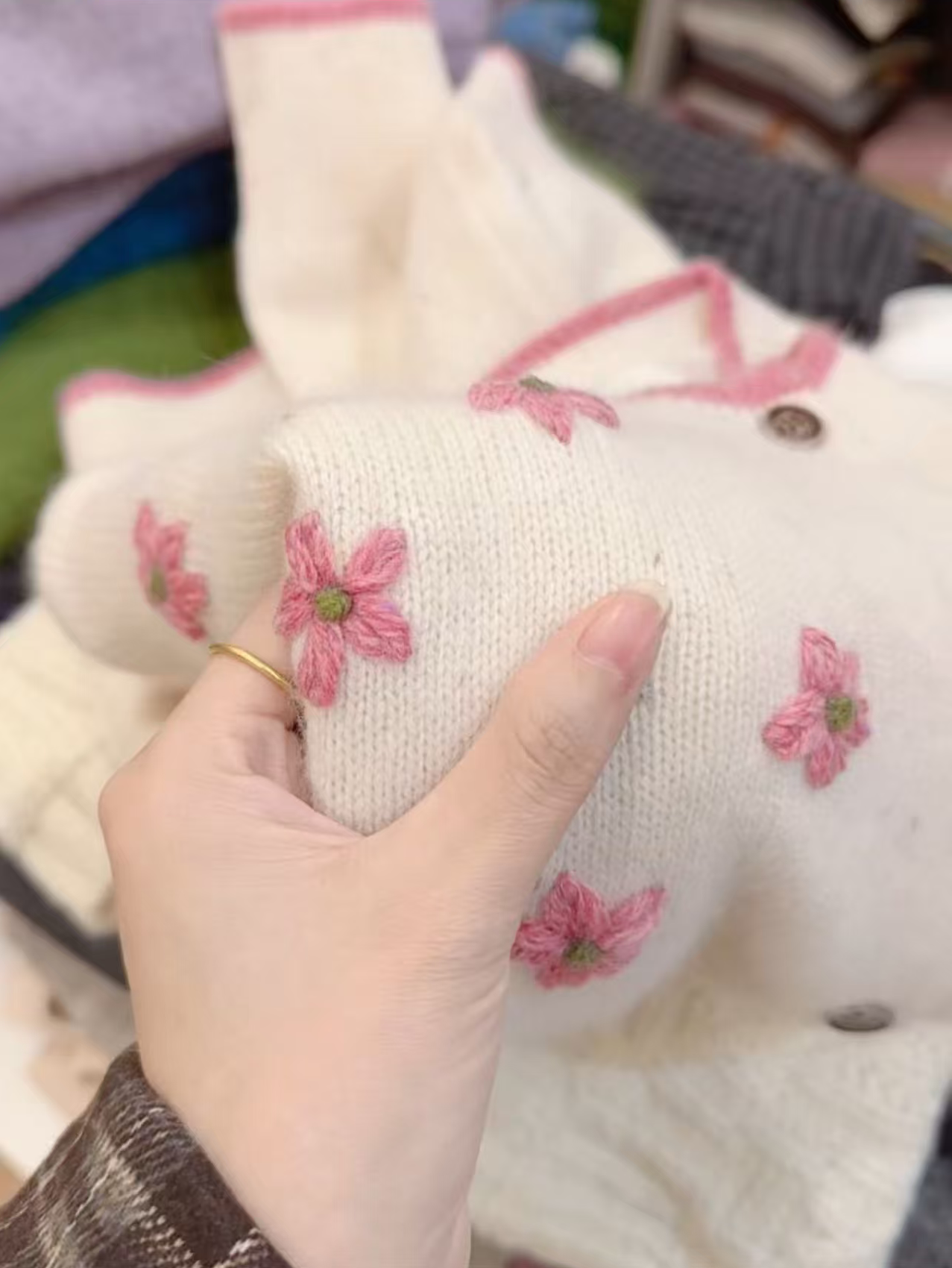 七言家巨好看   #米白手工花朵软糯毛衣开衫3301