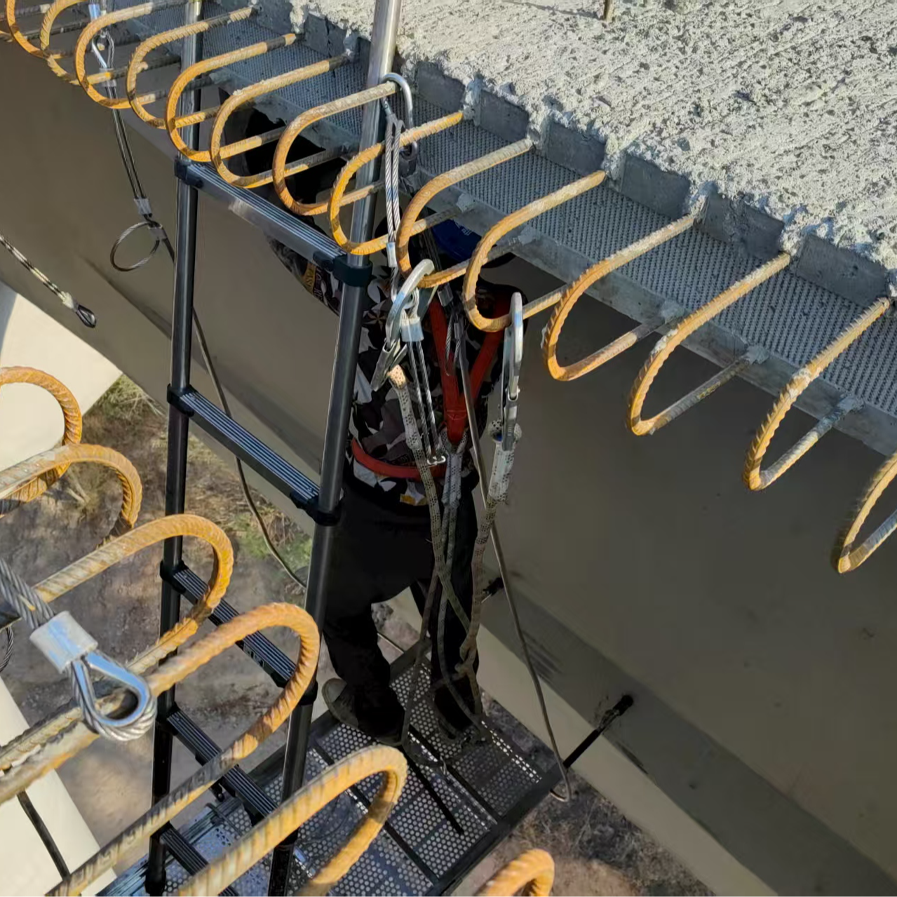 主要用高速公路桥面系湿接缝张拉操作平台挂笼