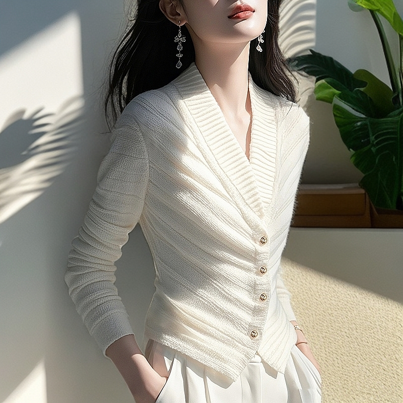 白色v领收腰长袖针织开衫女秋季轻奢气质高级感修身显瘦毛衣上衣