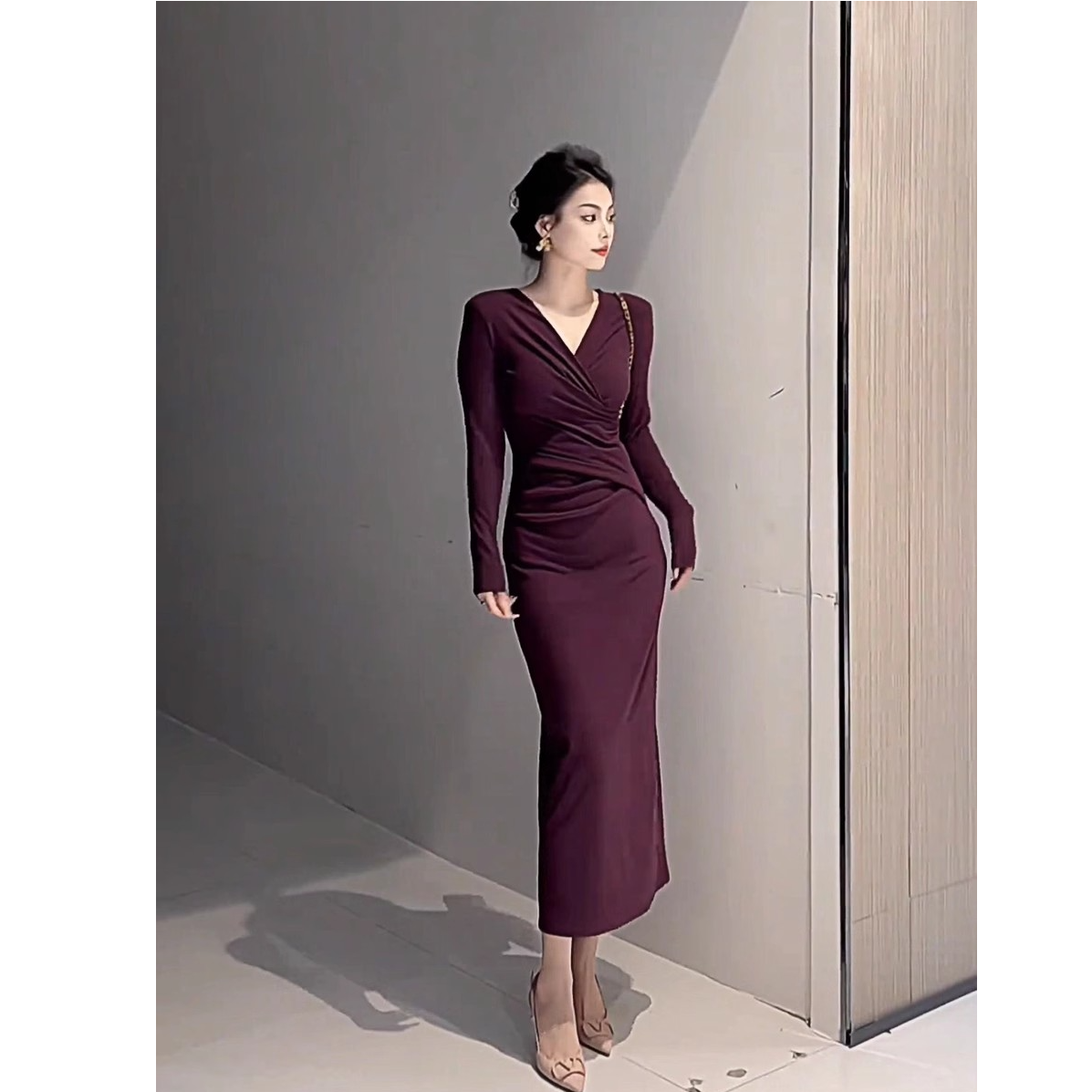 D202新款长袖德绒压褶气质连衣裙秋冬纯色舒适保暖长裙百搭直筒裙