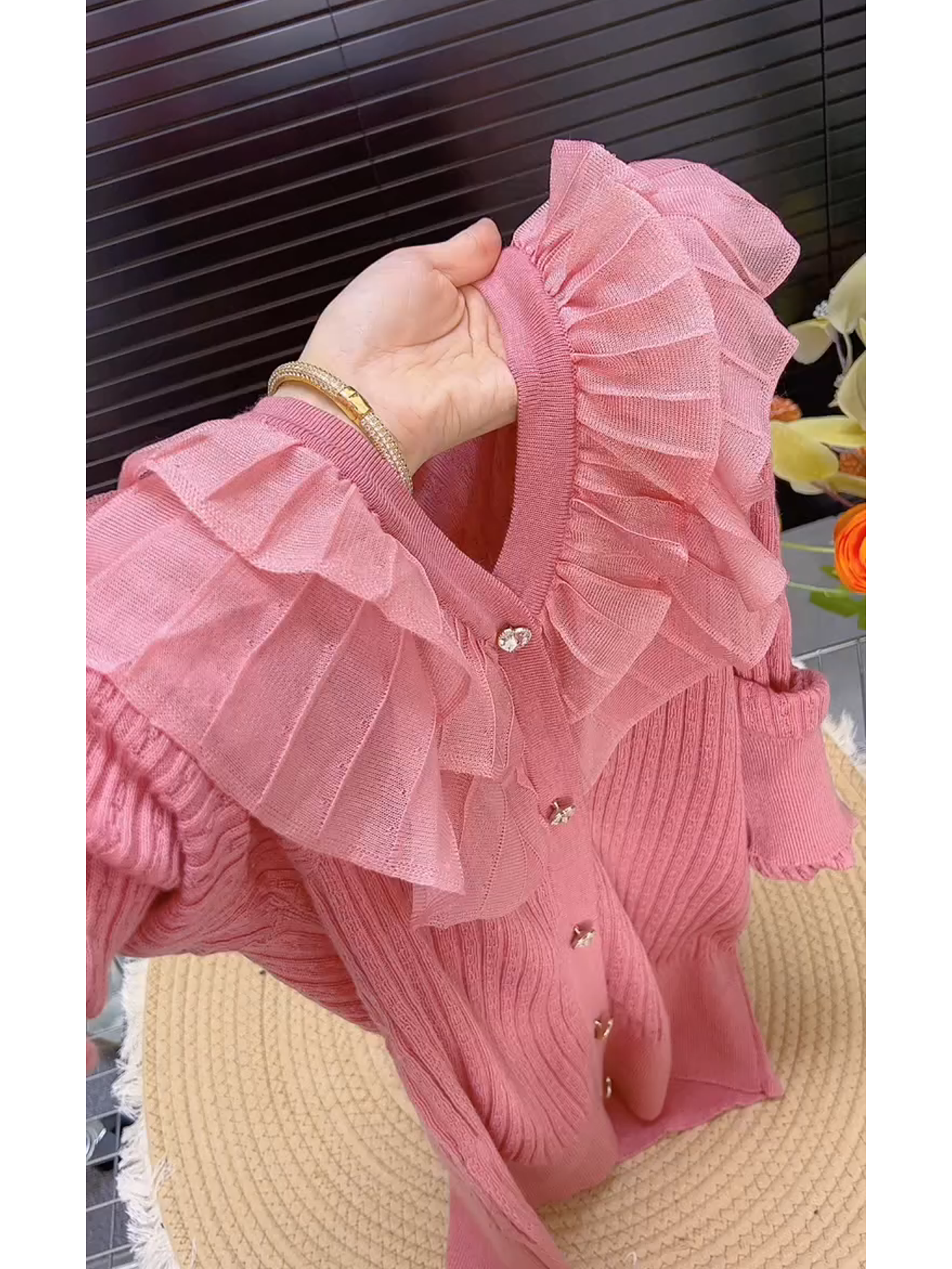 轻奢时尚V领修身针织衫女毛衣2025秋冬新款韩版显瘦内搭打底上衣