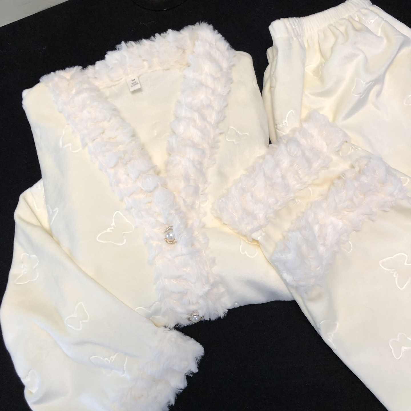 小香风毛绒蝴蝶睡衣女款2025新款秋冬季海岛绒加厚保暖家居服套装