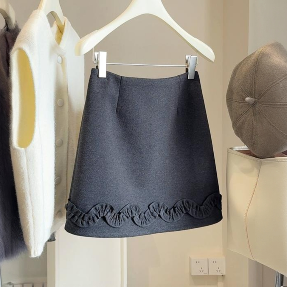 木耳花边设计感毛呢a字包臀短裙半身裙女秋冬季新款高腰显瘦百搭
