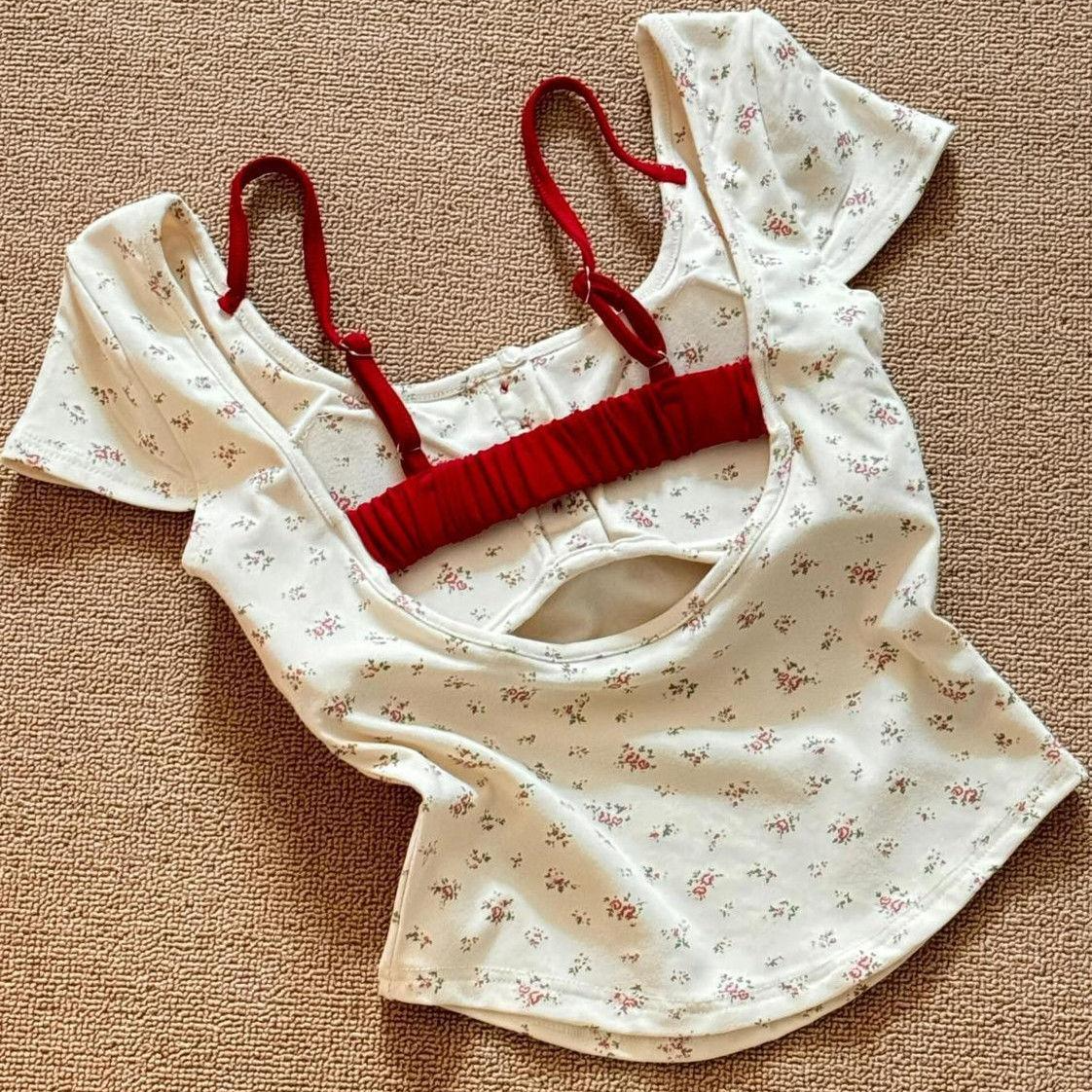 好穿显气质~假两件短袖t恤女夏季新款设计感小众性感辣妹露背上衣