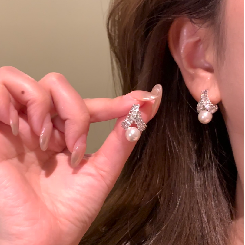 铜合金锆石耳饰 秋冬轻奢闪锆几何珍珠耳环女气质高级感耳针耳饰