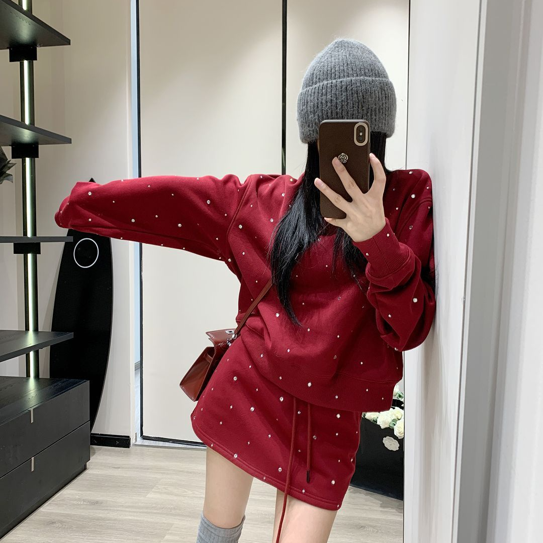 时尚套装女入秋搭配高级感小香风烫钻卫衣显瘦包臀短裙休闲两件套