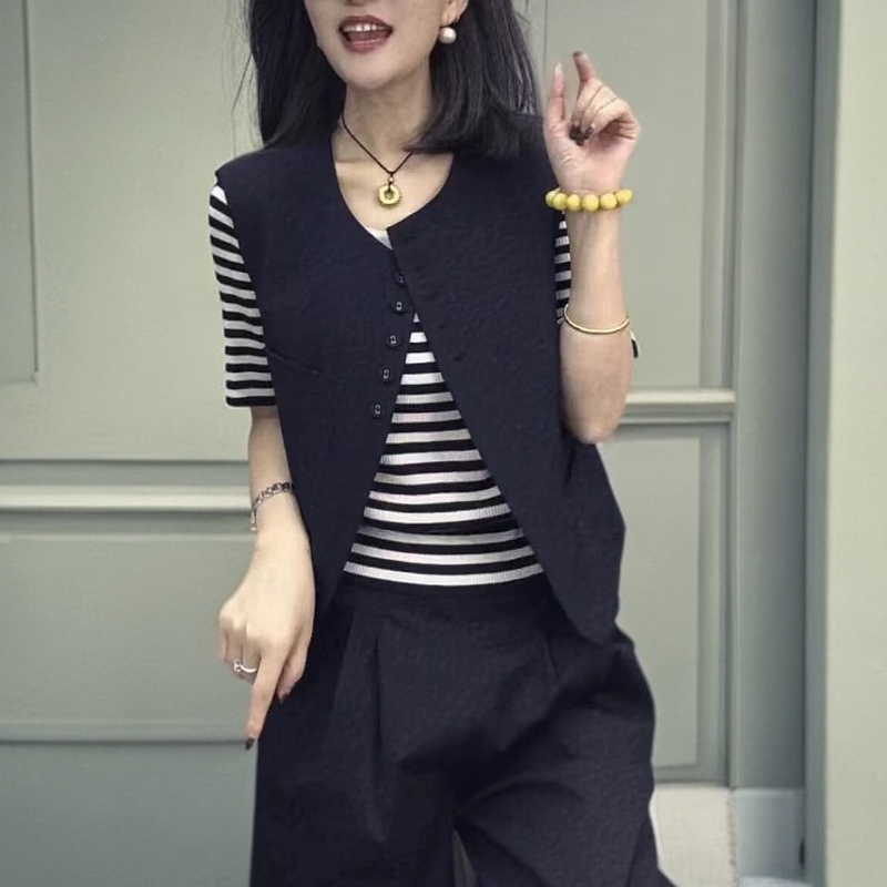 欧货时尚圆领单排扣西装马甲女2025春秋季新款设计感显瘦外套马夹