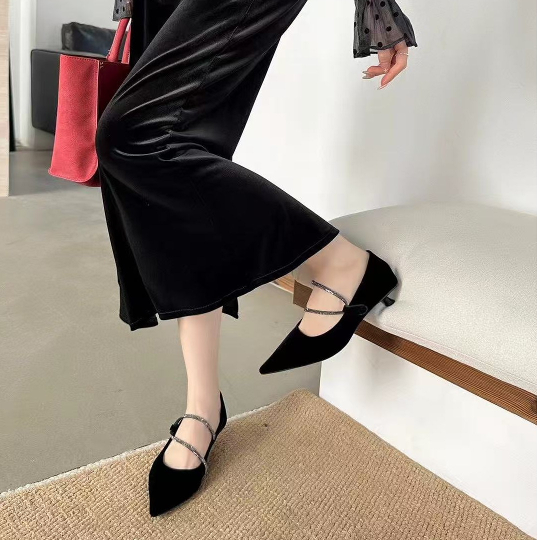 【小贝家】3cm金丝绒水钻条防掉跟小跟高跟鞋低跟尖头单鞋女鞋25133