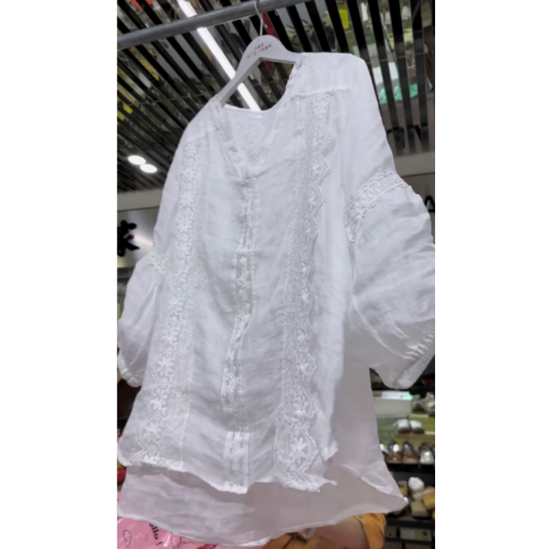 女早秋新款时尚减龄别致V领设计中袖薄款洋气拼接蕾丝花边半身衫