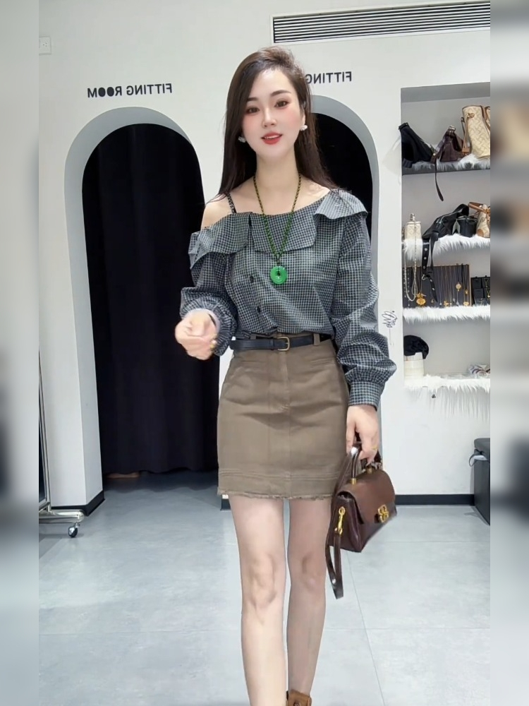 秋款法式独特精致露肩荷叶边格子上衣女时尚洋气时髦韩里韩气小衫