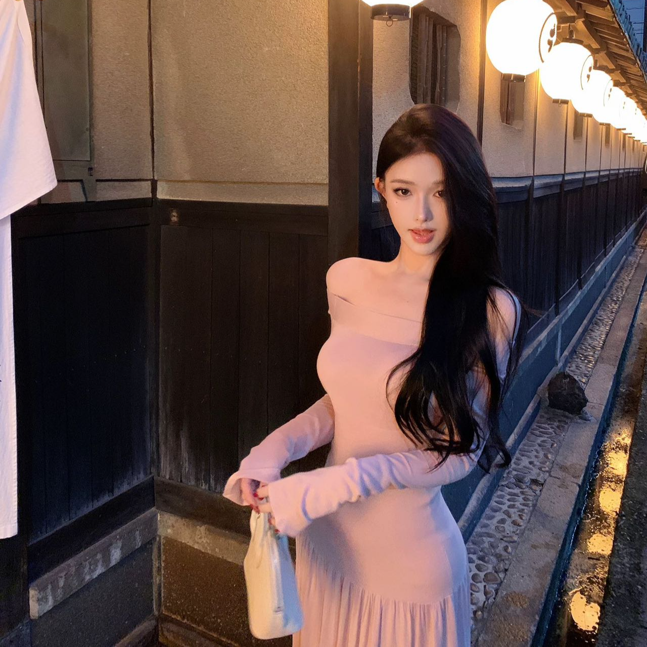 法式一字肩针织连衣裙女2026冬季高级感气质长袖露肩收腰大摆长裙