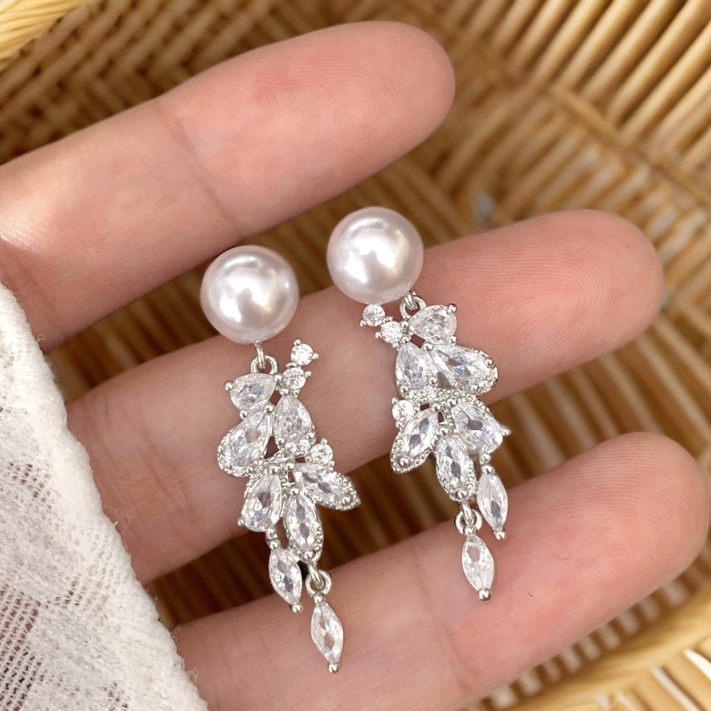 铜合金锆石耳饰 爆闪小流苏耳钉仿珍珠轻奢时尚百搭韩系气质耳坠