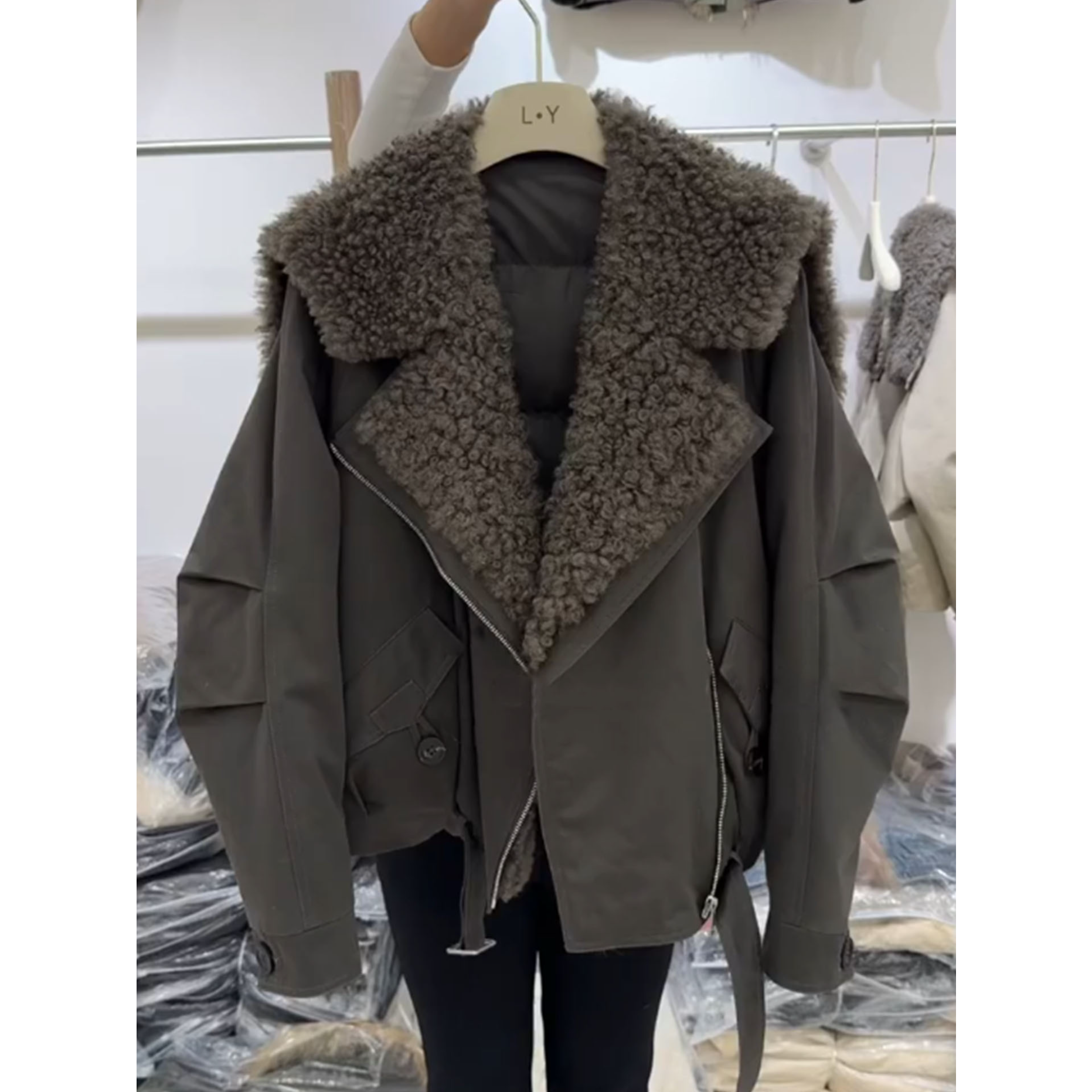 高级感大毛领棉服女装2025年冬季新款保暖小众设计感保暖加厚外套