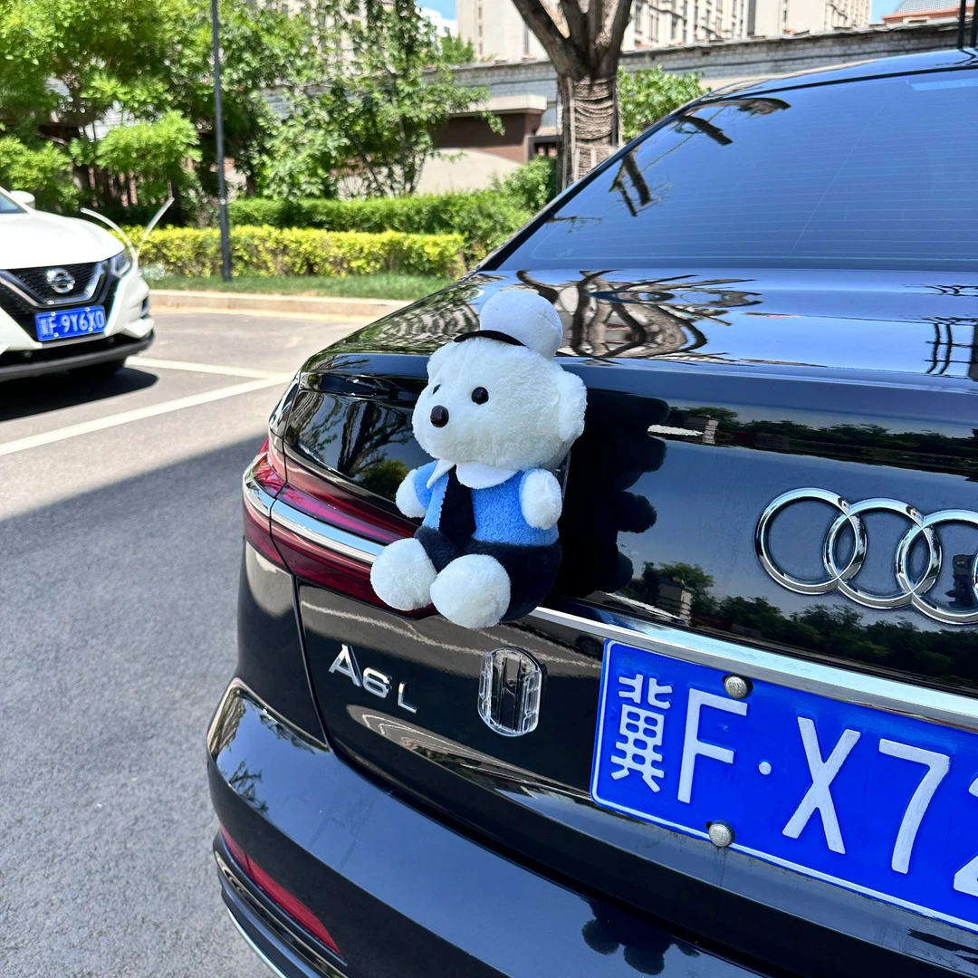 汽车载警察莉娜车外挂件摆件后备箱车尾机车装饰玩偶汽车可爱玩偶