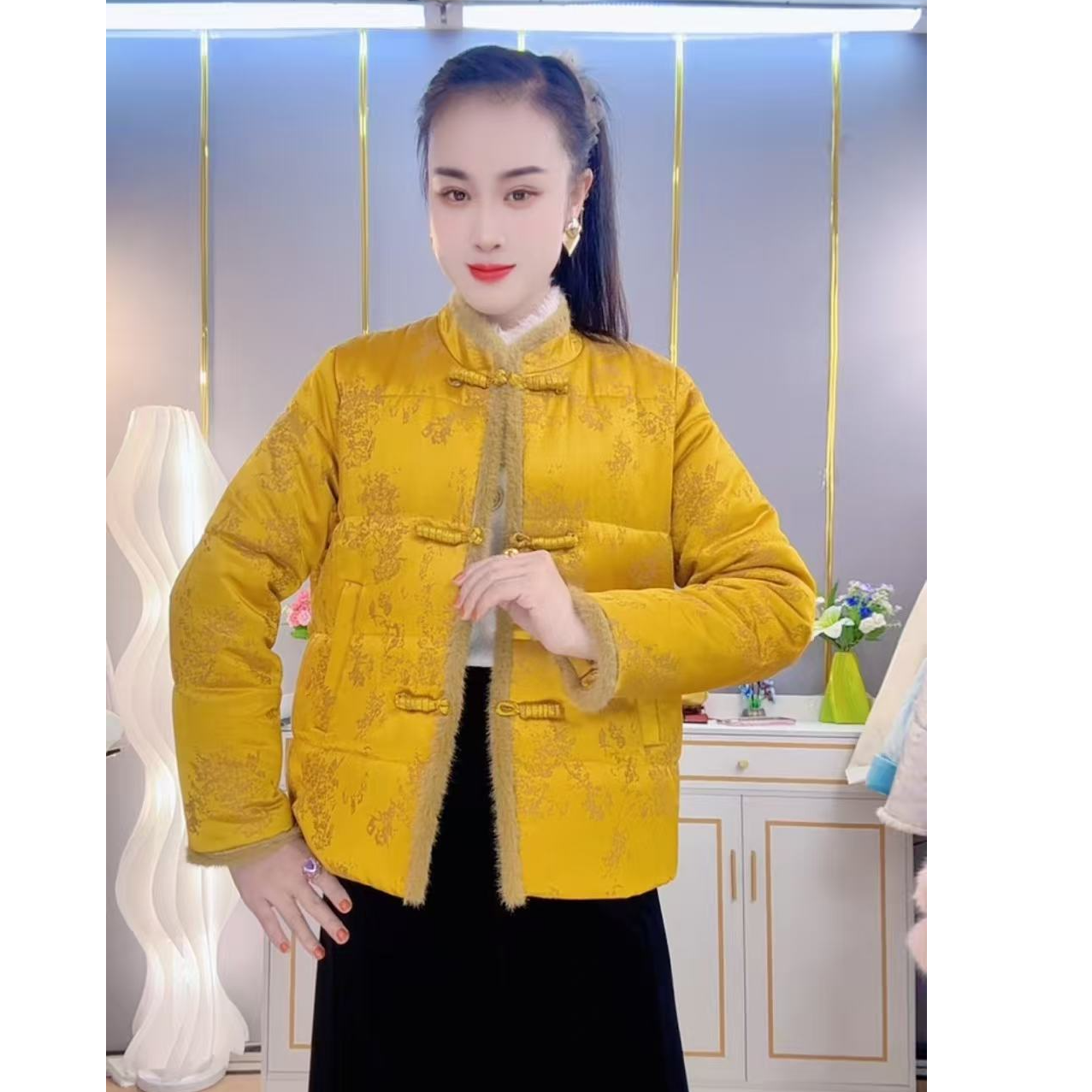 2025年秋冬新款立领加绒减龄纯色提花休闲外套