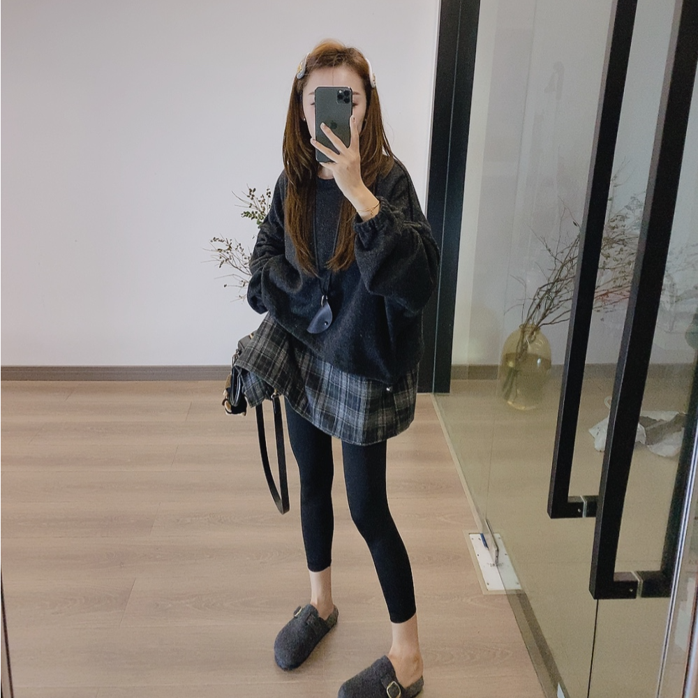 超火秋季穿搭一整套女2025新款拼接假两件针织衫百搭鲨鱼裤两件套