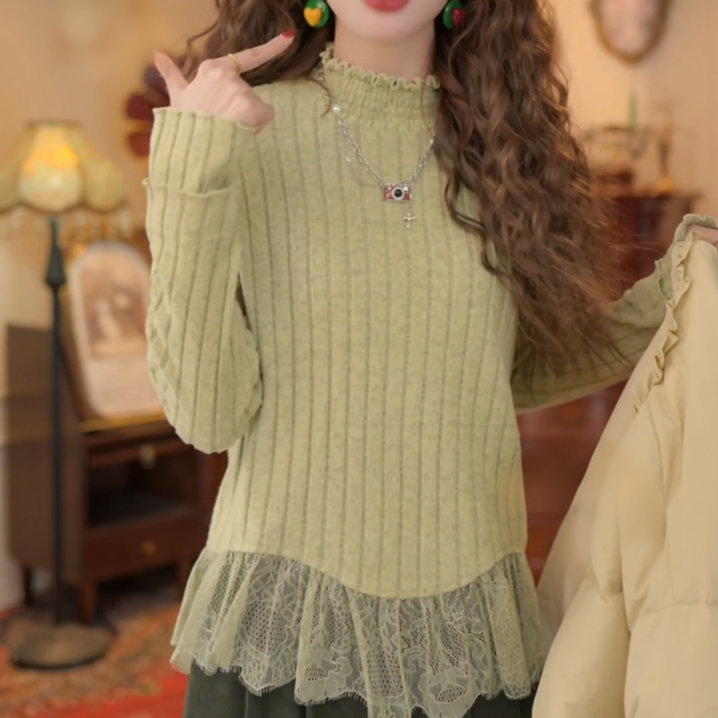 【翠微生烟​】2025秋冬港风复古蕾丝针织休闲显瘦宽松上衣LK2508095