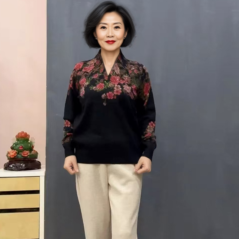 秋冬新款中老年洋气印花V领时尚毛衣针织妈妈针织衫打底上衣小衫