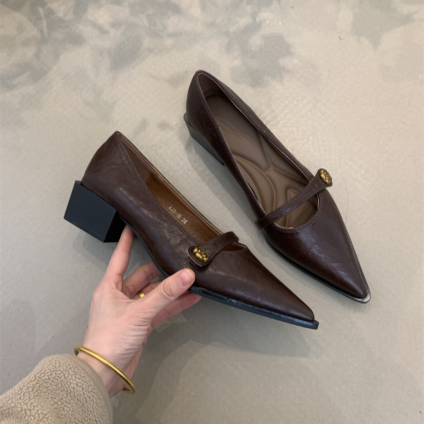 635-18春秋新款尖头一字带浅口小皮鞋女复古舒适百搭粗跟中跟单鞋