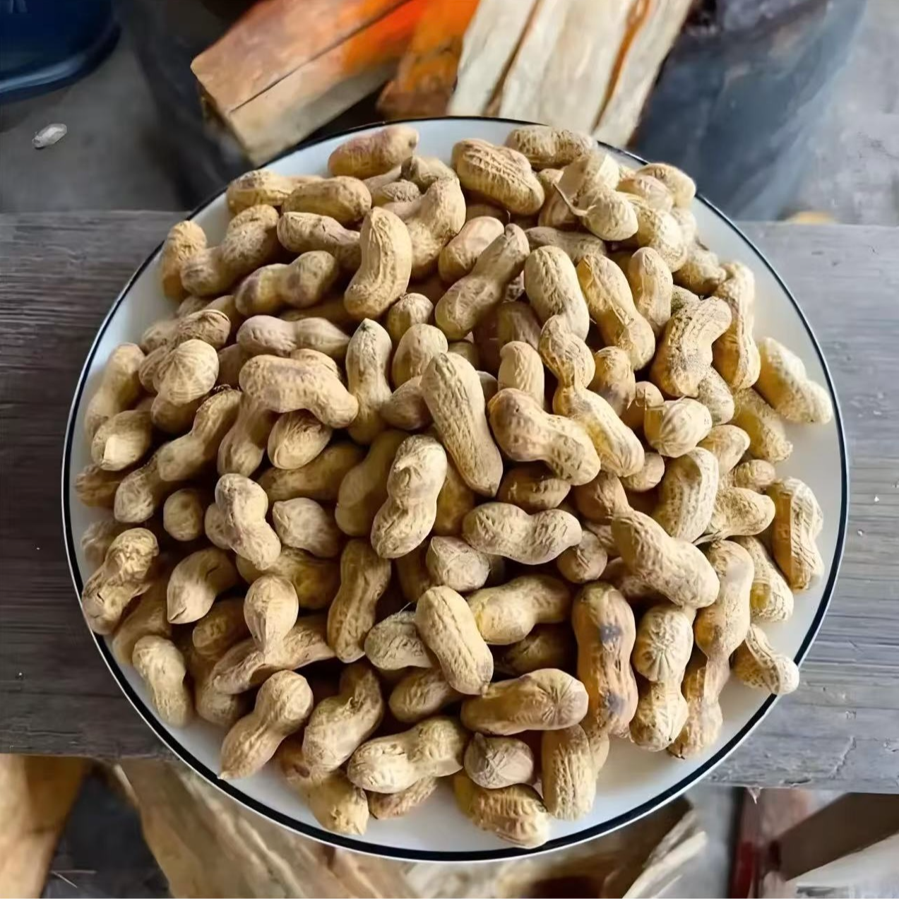 湖北广水农家柴火炒花生