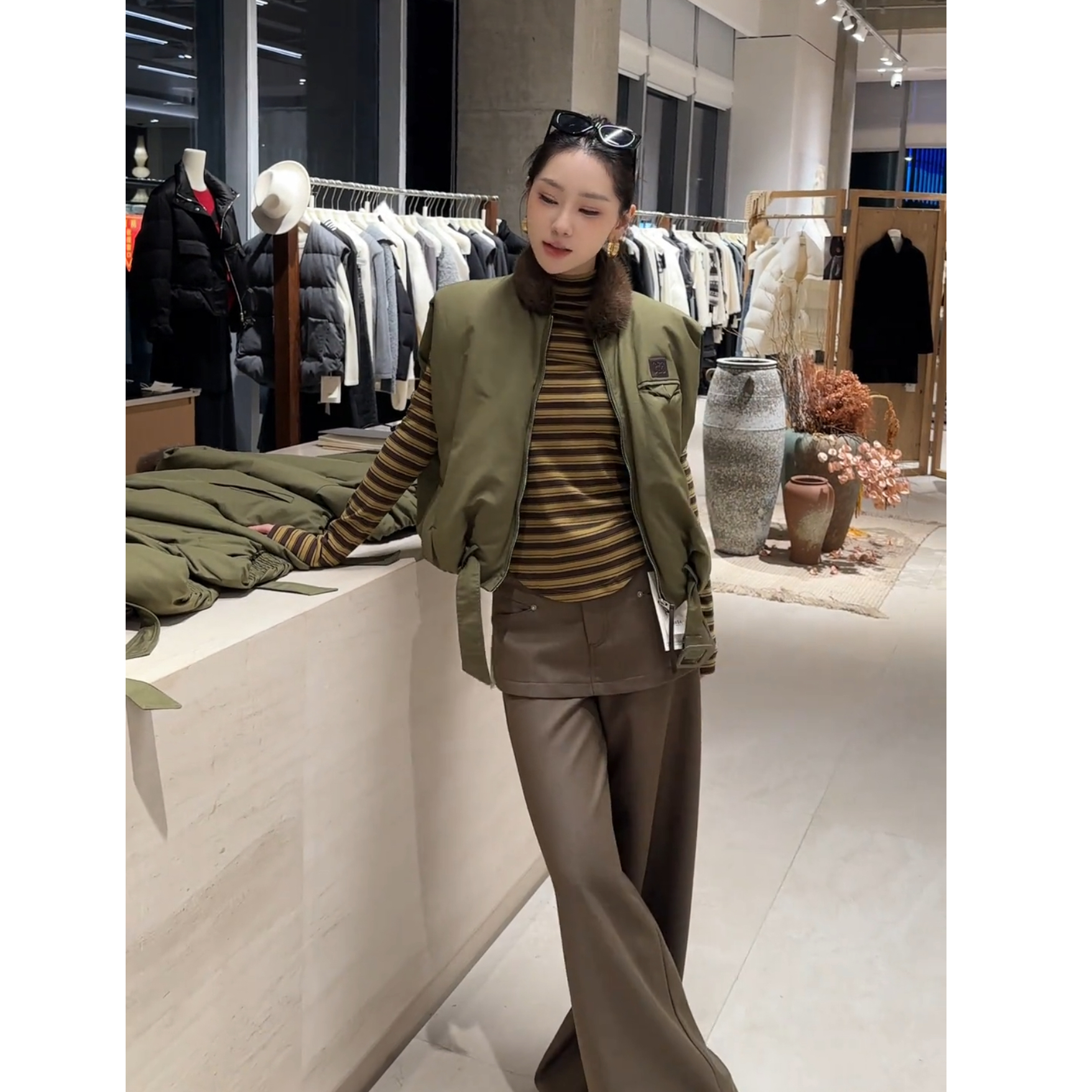 流行一整套2026秋冬新款时尚气质设计感条纹上衣马甲裤子三件套