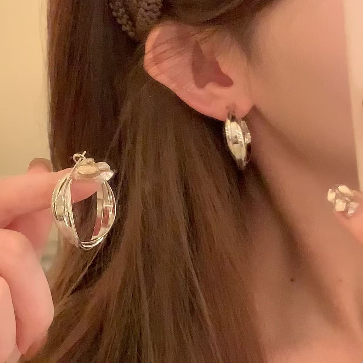 芒果饰品 铜合金耳饰 早秋气质百搭扭纹耳圈女韩系高级感耳环耳饰