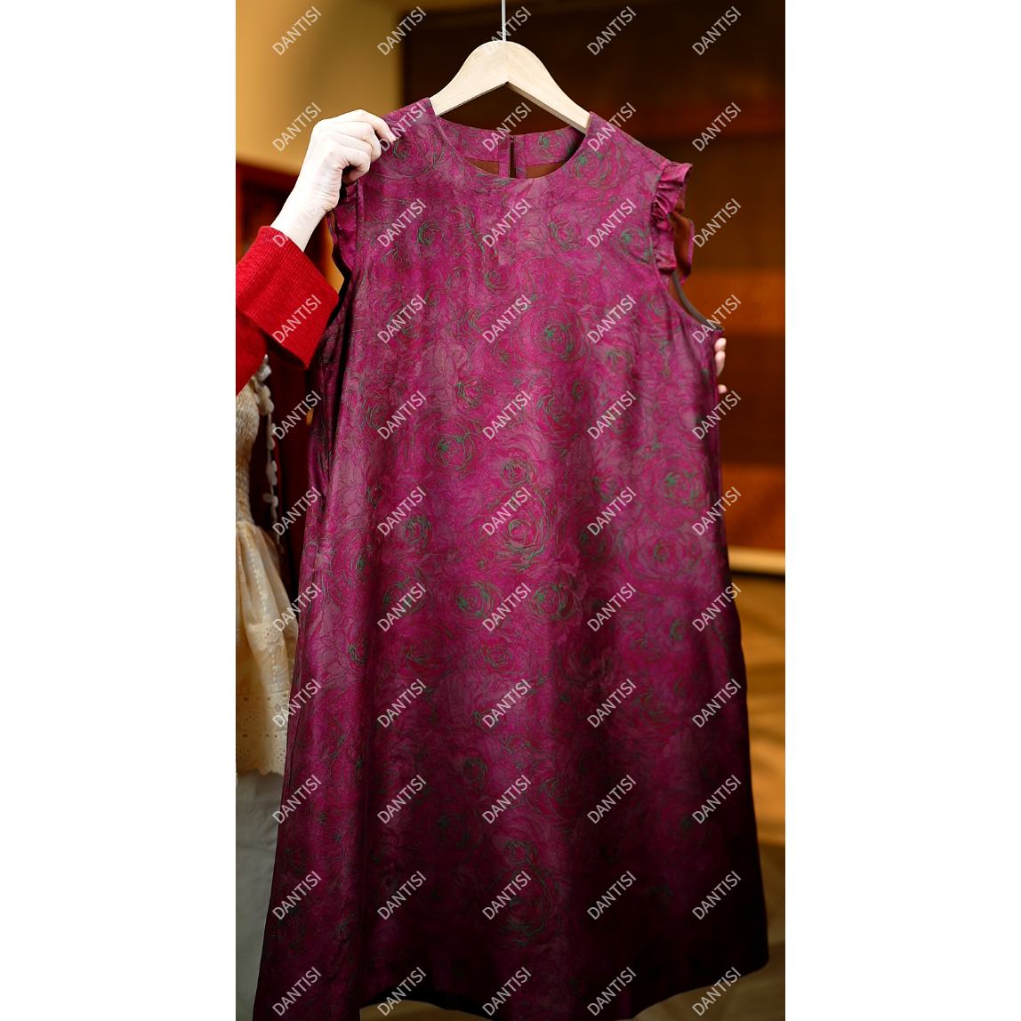 樱桃《达人专属》1458复古中式玫红色提花无袖连衣裙