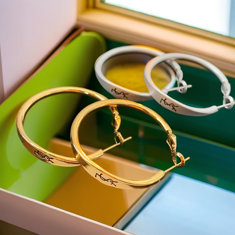 足银玻璃耳饰银针亮面字母圆形耳圈时尚通勤百搭简约耳环轻奢高级