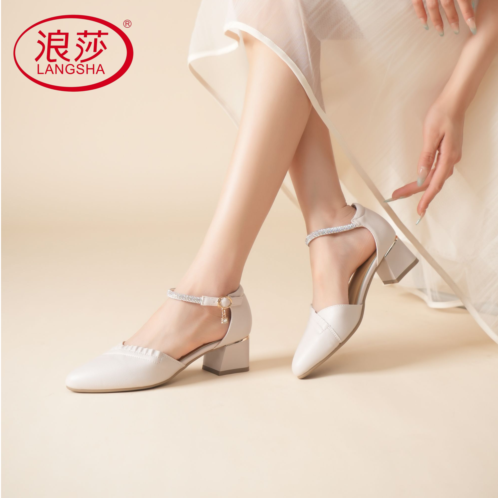 LangSha/浪莎2025秋季单鞋包头中跟一字扣浅口粗跟时装气质单鞋女