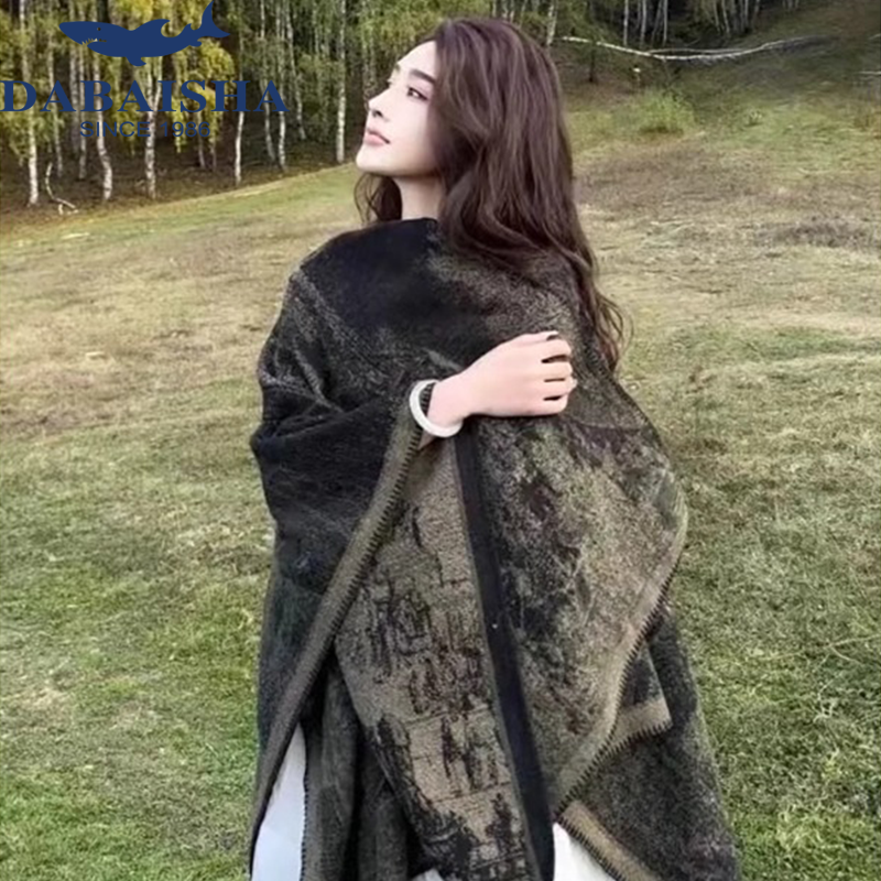 大西北新疆秋冬季外搭披肩川西旅游斗篷西藏旅行穿搭厚围巾披风女