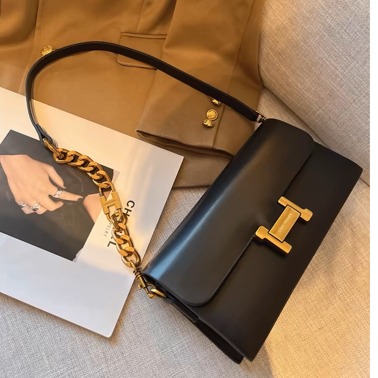 轻奢小众黑色链条腋下包包女式2025新款通勤单肩斜挎便携包法棍包
