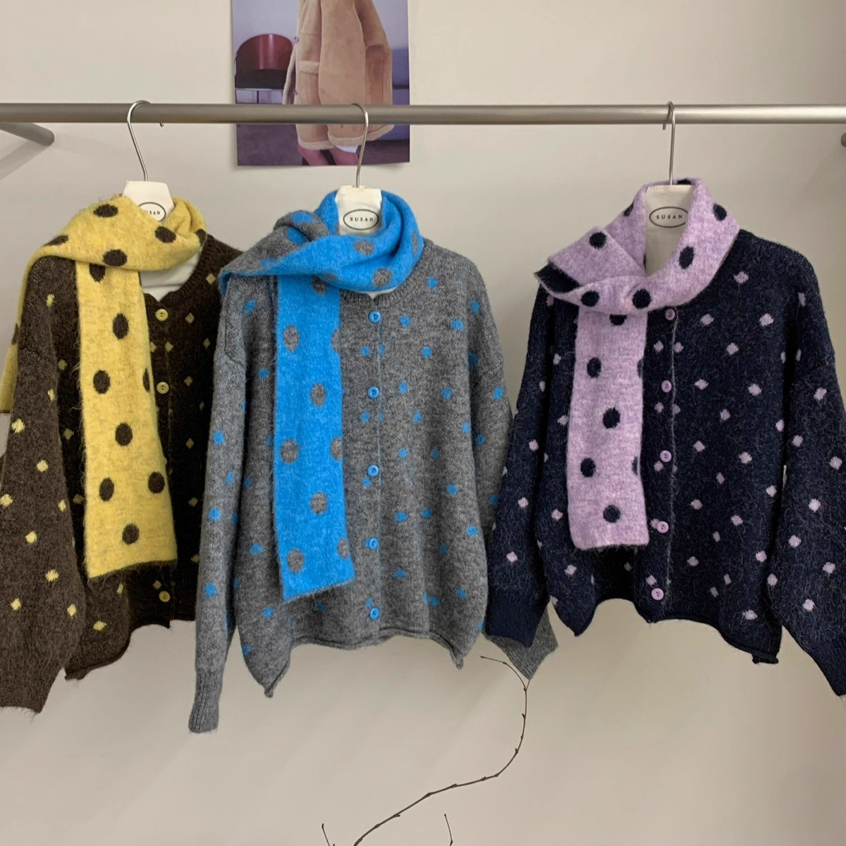 樱子oni秋冬配围巾韩系复古波点圆领针织开衫百搭毛衣外套