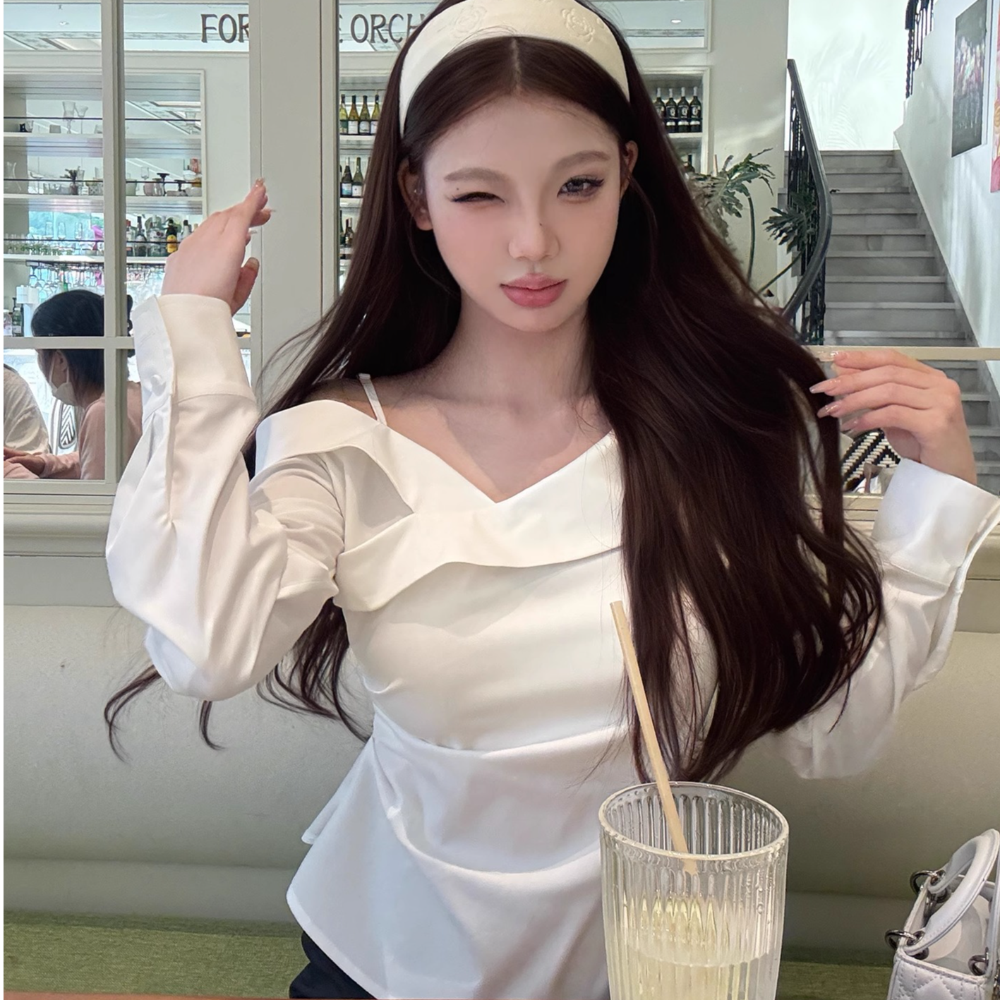 法式气质露肩白色衬衫女高级感收腰显瘦上衣许妍赵露思同款穿搭