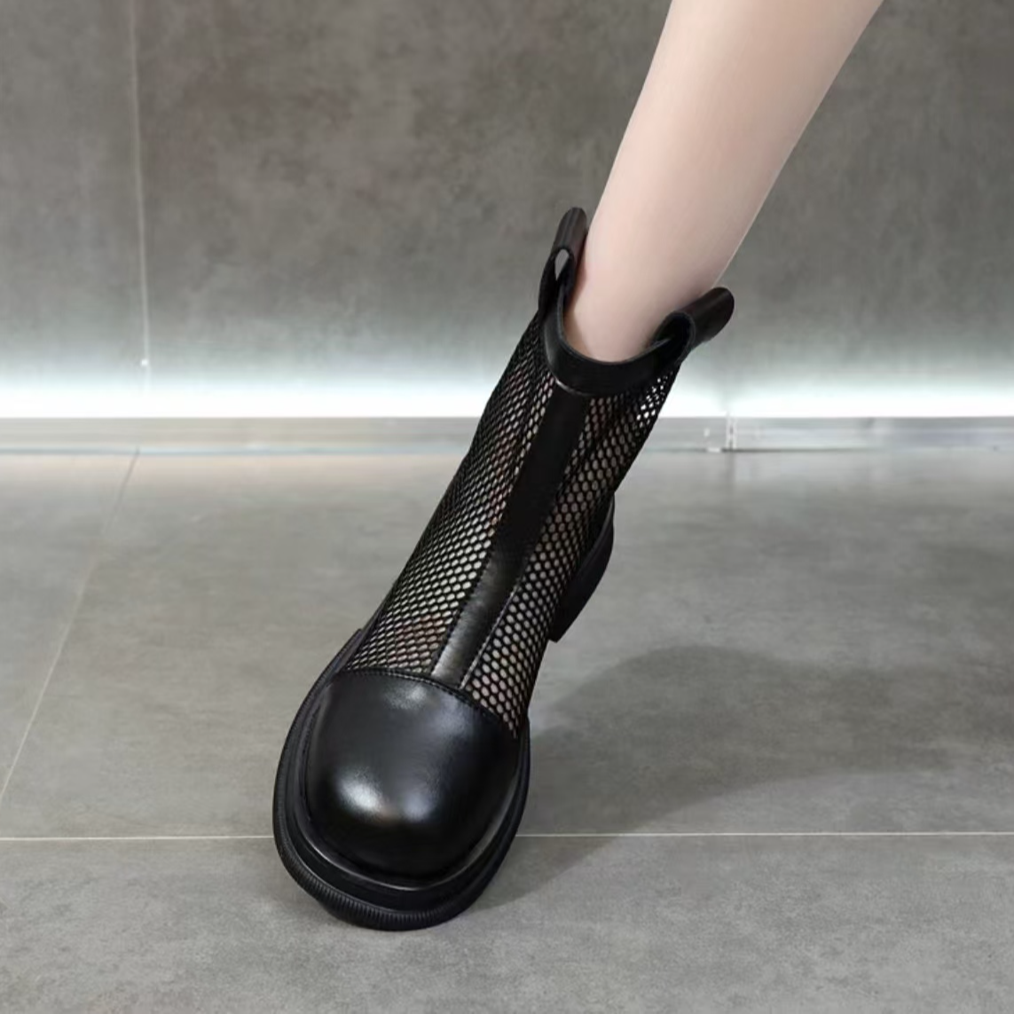 EH16夏季网红款网纱马丁靴透气网纱春夏薄款凉靴女网面英伦中筒靴