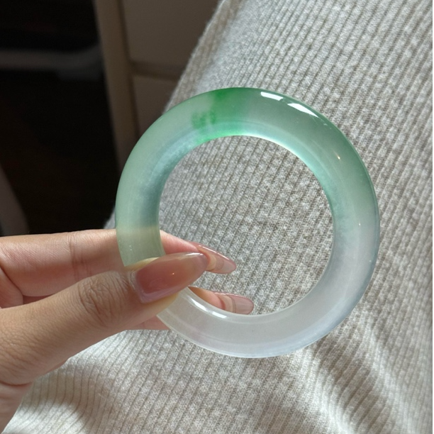 高冰绿色玉石手镯正品胖圆条石英岩玉飘花手镯气质珠宝新中式首饰