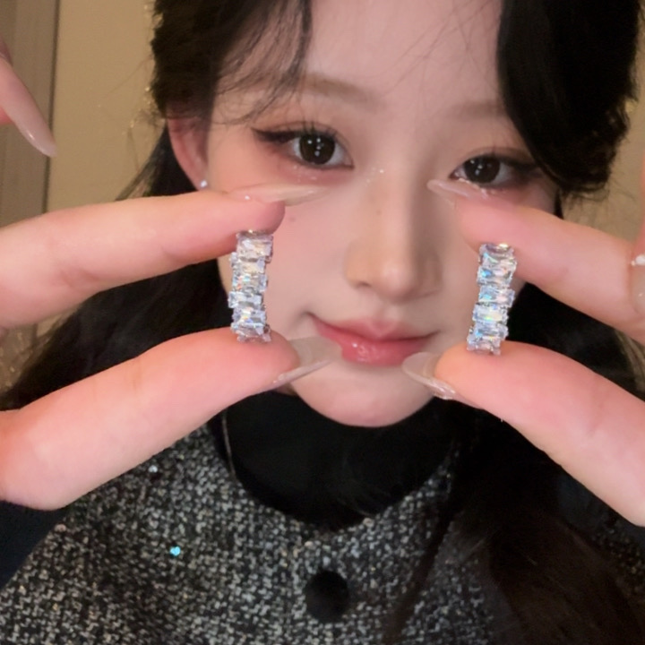 铜合金耳饰 精致甜美少女耳钉时尚气质设计感耳环轻奢高级感耳饰