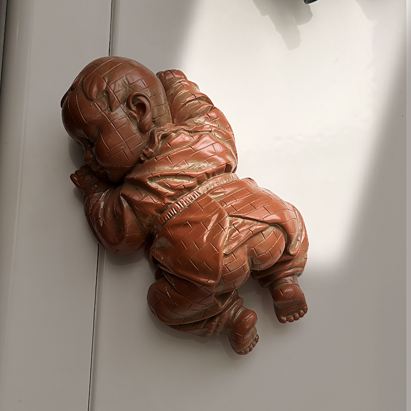 甘肃文创大地之子趴伏在戈壁摊上的婴儿雕塑冰箱贴旅游伴手礼物